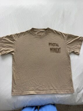 Zara Men's Short-Sleeve Crewneck T-Shirt — Tan with Chest Graphic